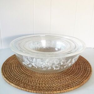 PYREX  Nesting Mixing Bowls Clear W/Daisy Colonial Mist 4 Bowls 326 325 323 322